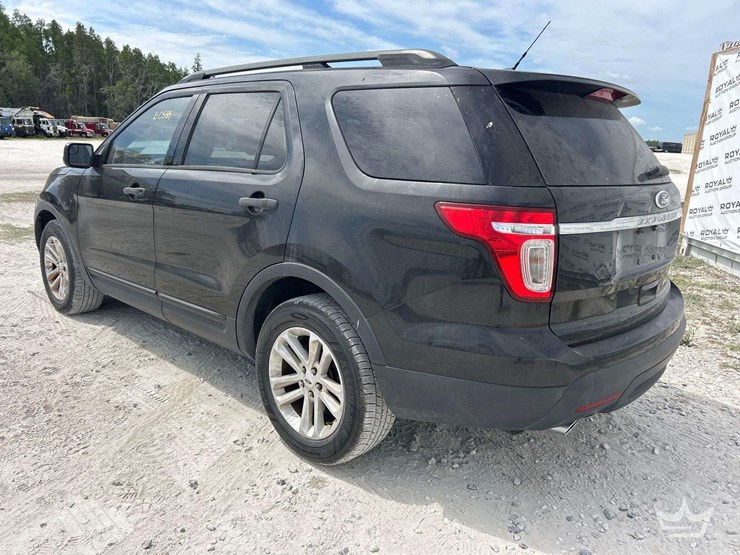 2015-ford-explorer-image-4