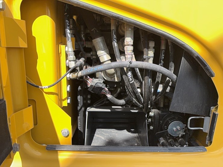 2023-kobelco-sk140sr-lc-7-image-16
