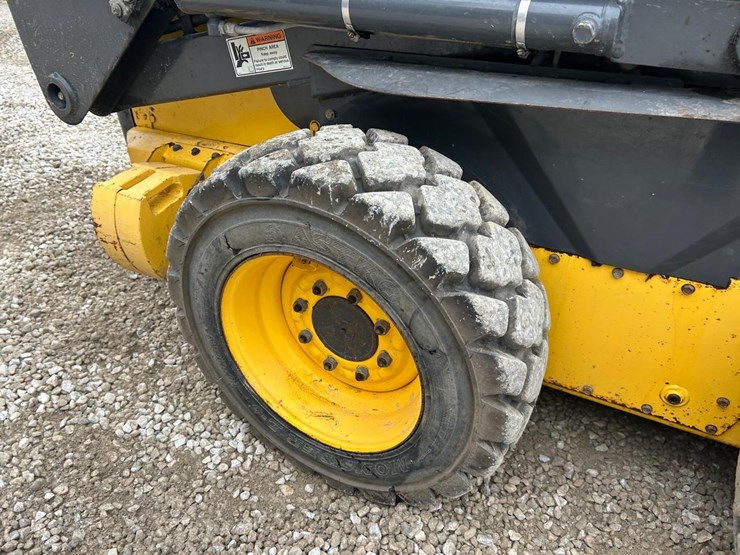 new-holland-l170-image-13