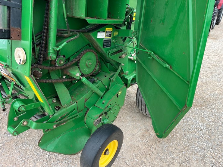 2009-john-deere-568-image-16