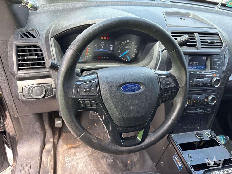 2017-ford-explorer-image-13