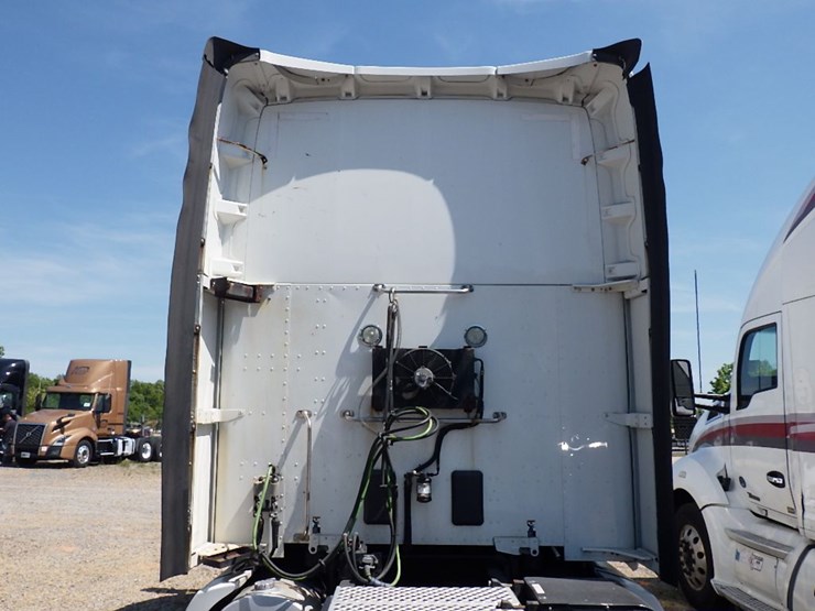 2016-kenworth-t680-image-16