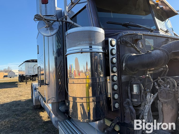 2010-peterbilt-388-image-17