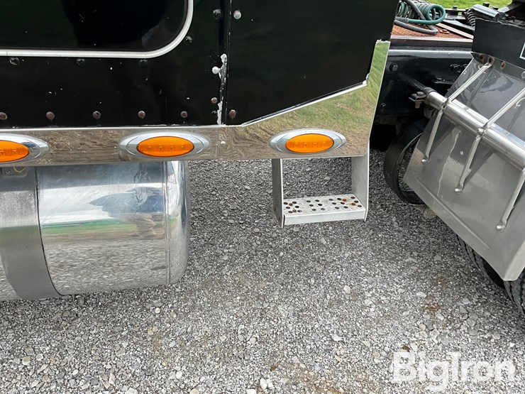 2006-peterbilt-379-image-15