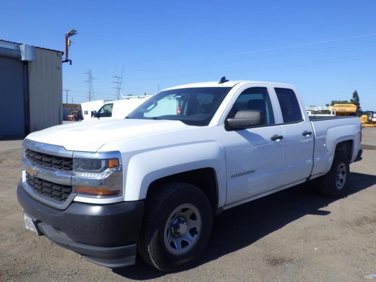 2018-chevrolet-1500-image-1