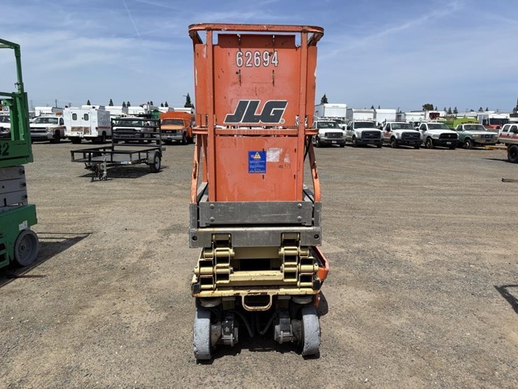 2005-jlg-1930es-image-5