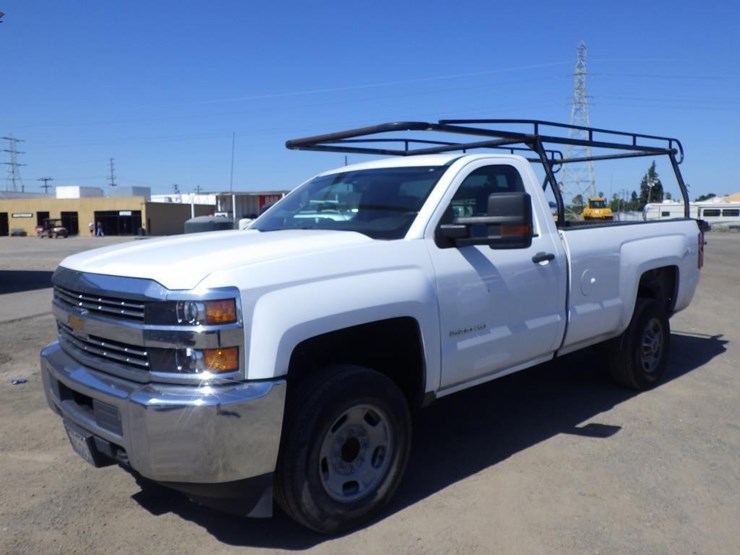2018-chevrolet-2500hd-image-1