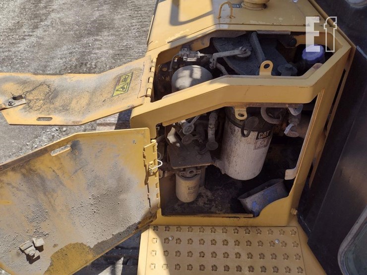 2014-caterpillar-d6t-xw-image-33