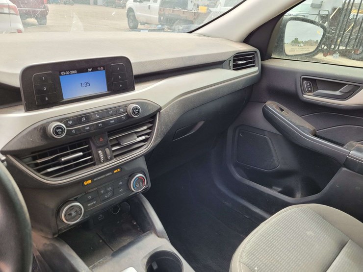 2021-ford-escape-image-13