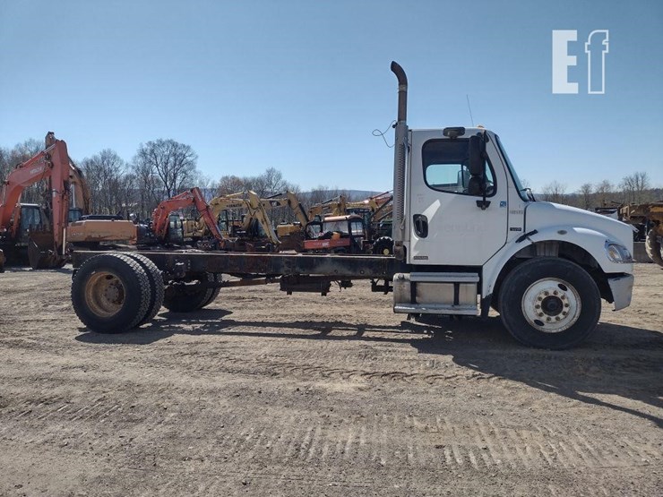 2005-freightliner-business-class-m2-106-image-3