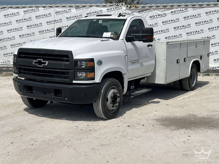 2019-chevrolet-silverado-5500hd-image-1