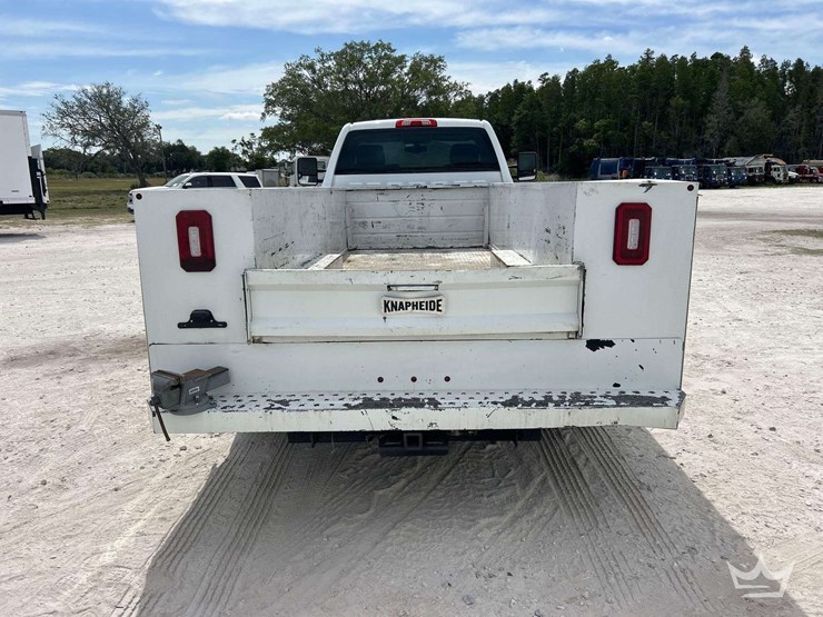 2019-chevrolet-silverado-5500hd-image-26