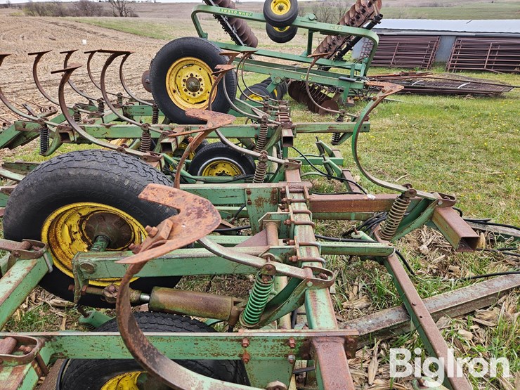 john-deere-1010-image-16