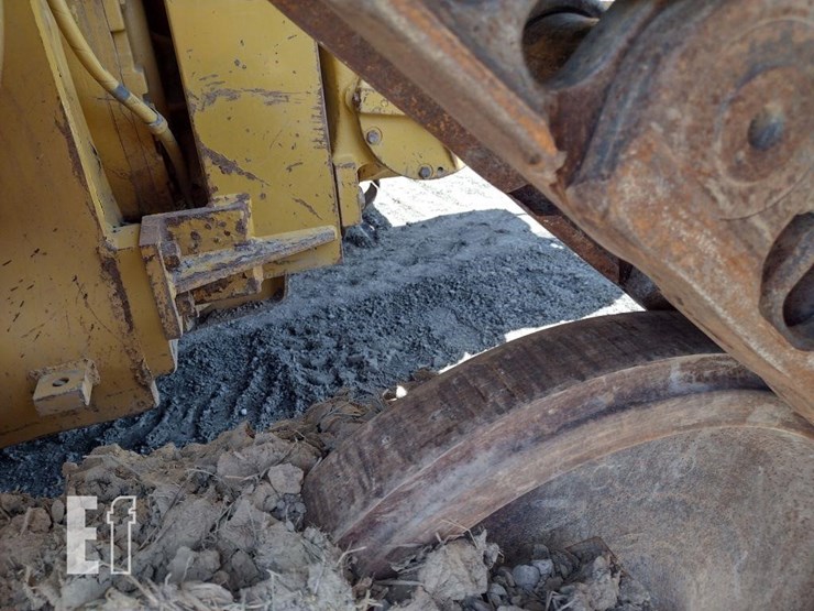 2014-caterpillar-d6t-xw-image-15