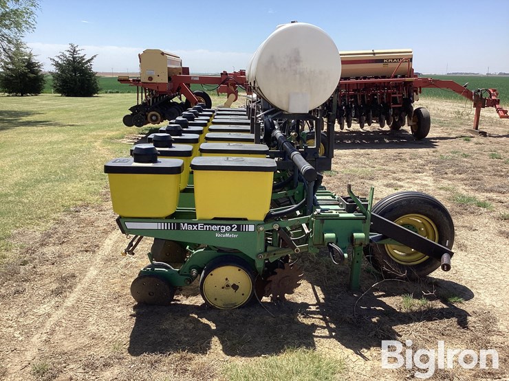 john-deere-7300-image-4