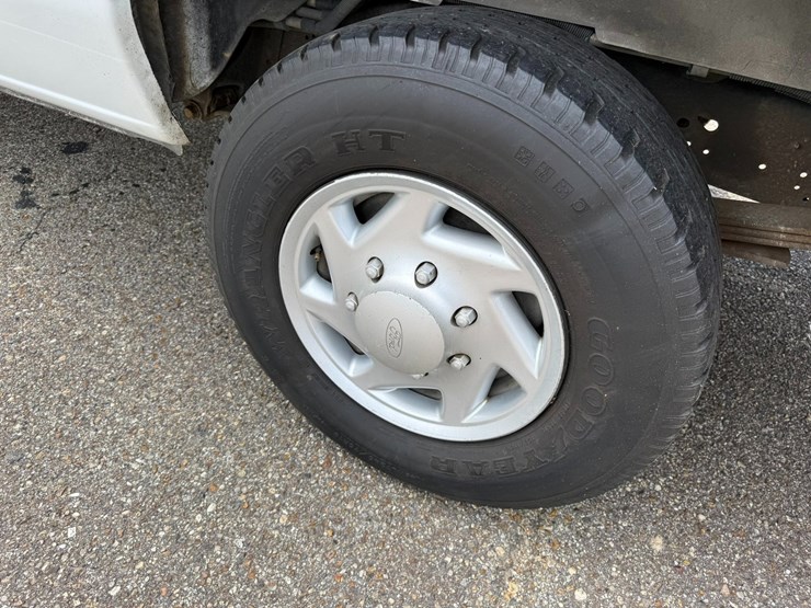 2011-ford-cargo-image-5