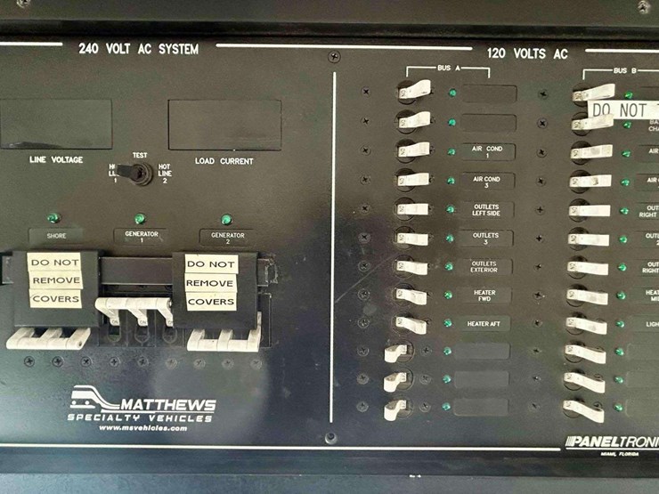 2011-thomas-saf-t-liner-image-16