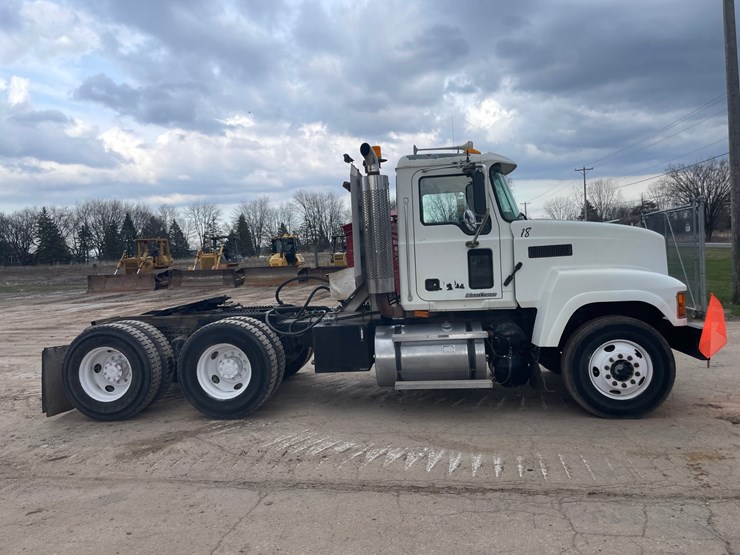 #4030-•-2005-mack-tractor-unit-18-image-4