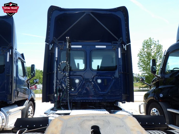2022-freightliner-cascadia-116-image-10