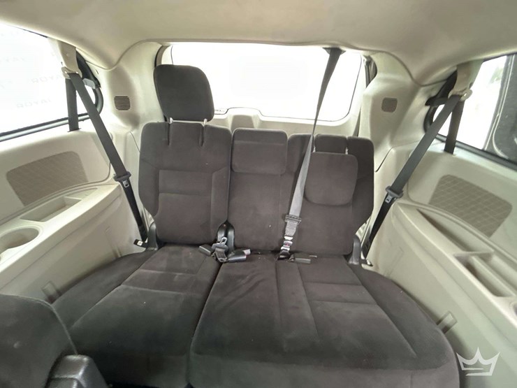 2016-dodge-grand-caravan-image-21