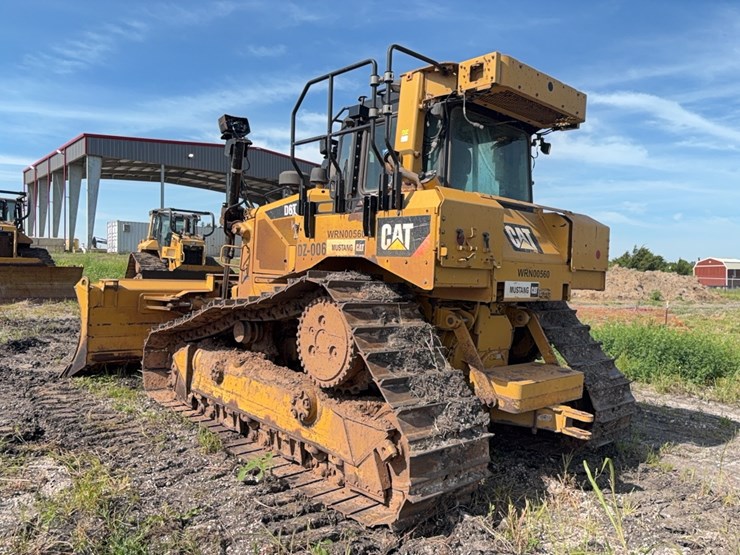 2016-caterpillar-d6t-image-5