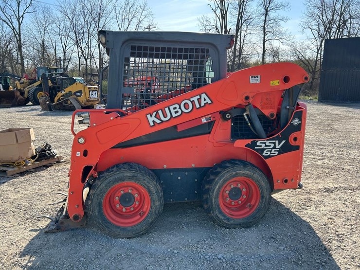 2017-kubota-ssv65-image-1