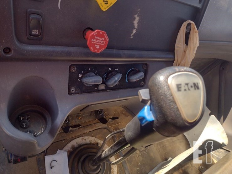 2015-freightliner-business-class-m2-106-image-9