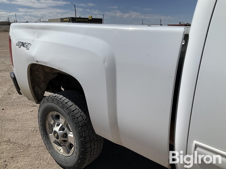 2013-chevrolet-silverado-2500-image-12