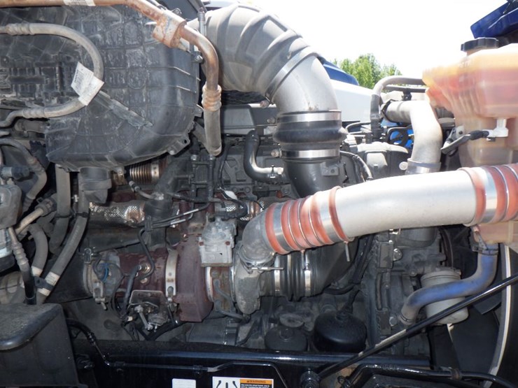 2021-peterbilt-579-image-24
