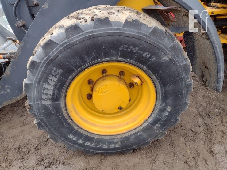 deere-204l-image-16