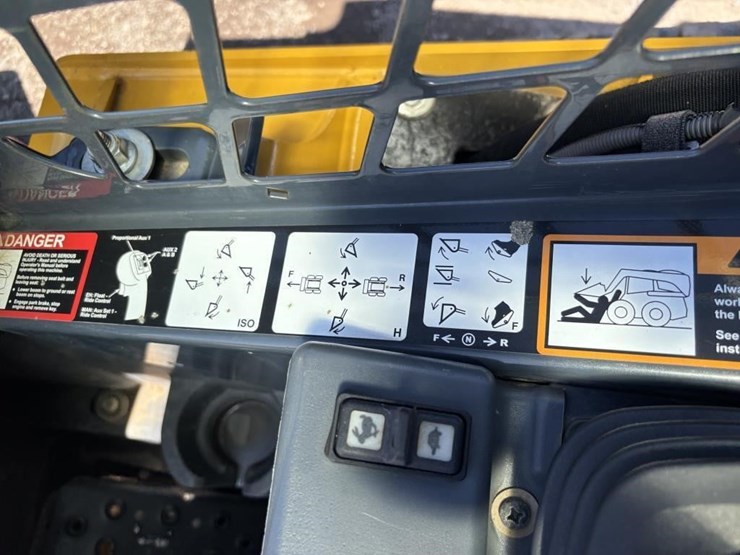 deere-333g-image-25