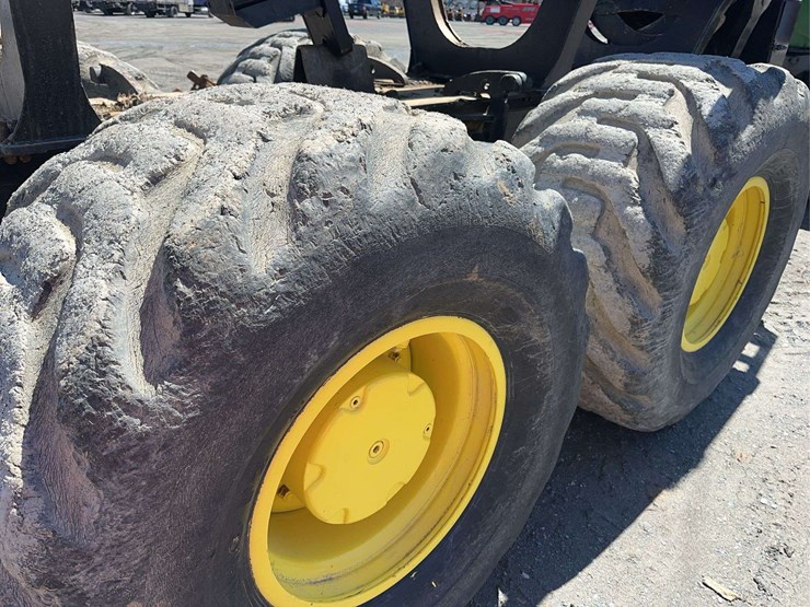 2017-john-deere-1910-image-11