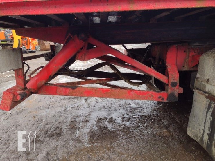 1993-peterbilt-379-image-38