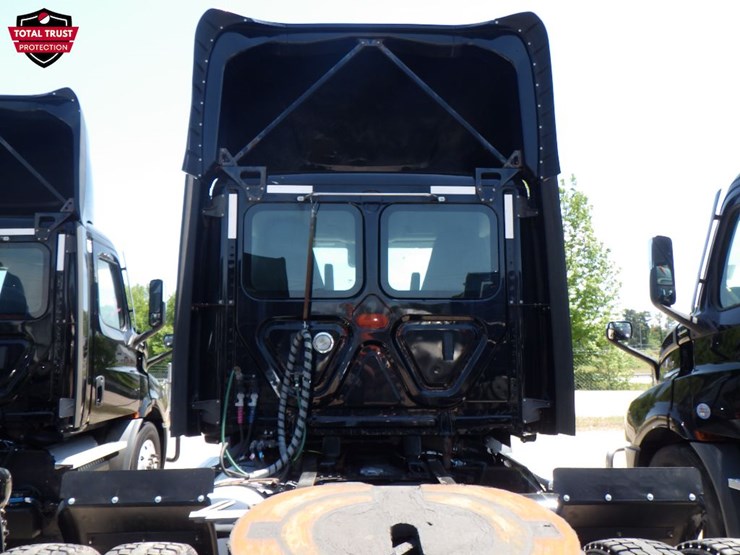 2022-freightliner-cascadia-116-image-9