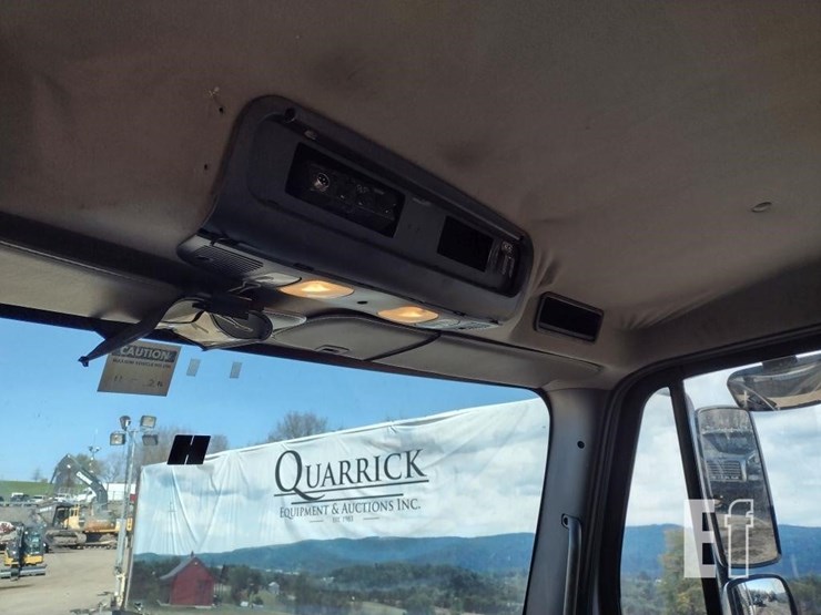 2015-freightliner-business-class-m2-106-image-9