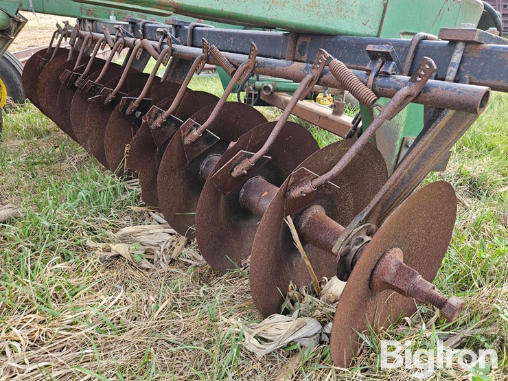 john-deere-220-image-10