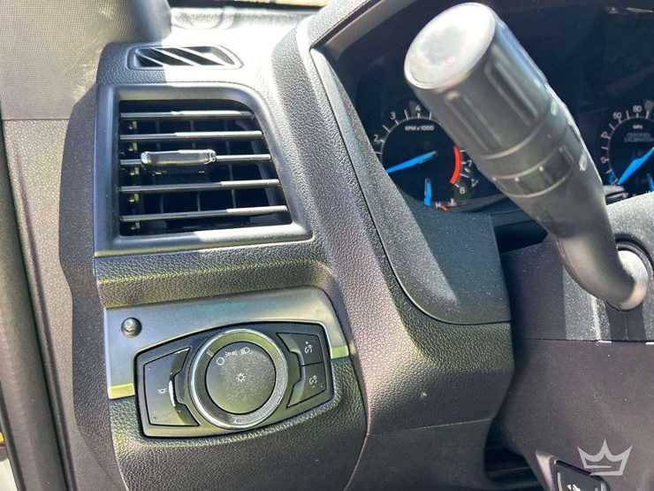 2016-ford-explorer-image-14