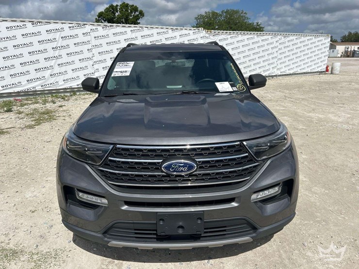 2023-ford-explorer-image-23
