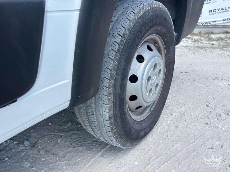 2022-ram-promaster-2500-image-23