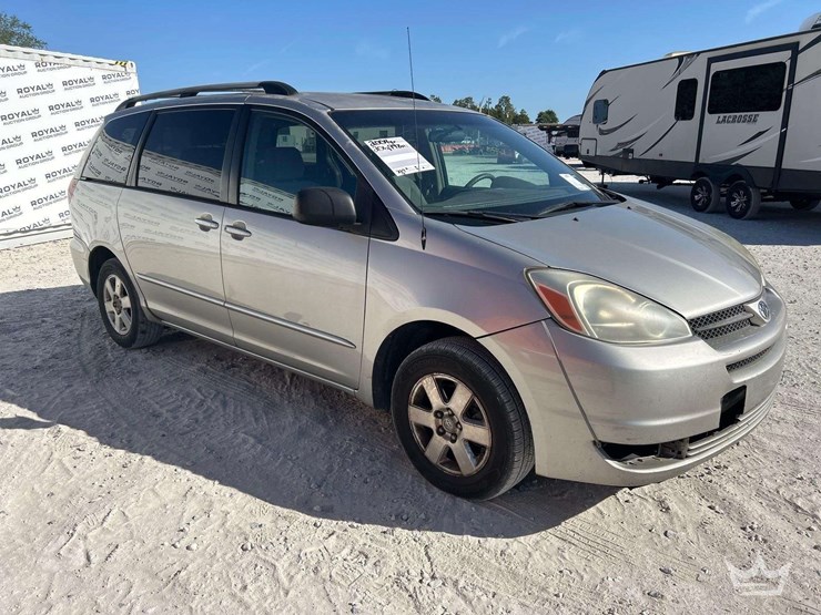 2004-toyota-sienna-image-2