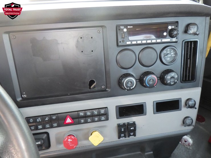 2022-freightliner-cascadia-116-image-16