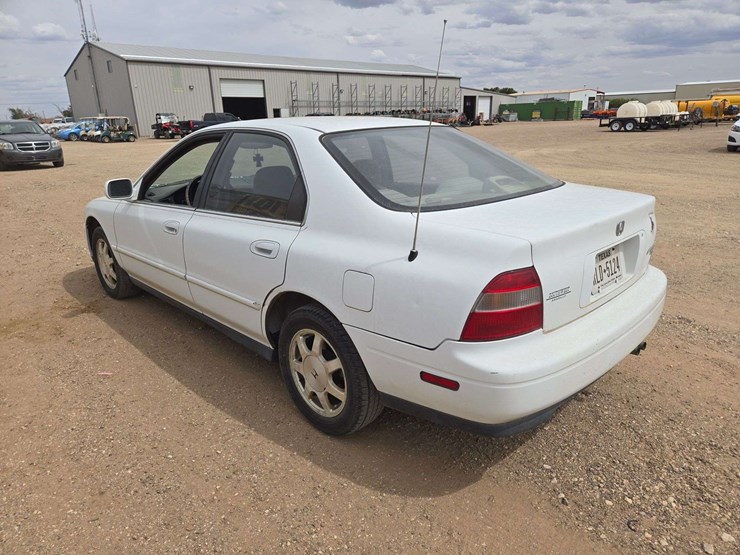 1994-honda-accord-ex-sedan-4d-image-4