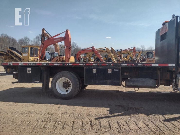 2015-freightliner-business-class-m2-106-image-23