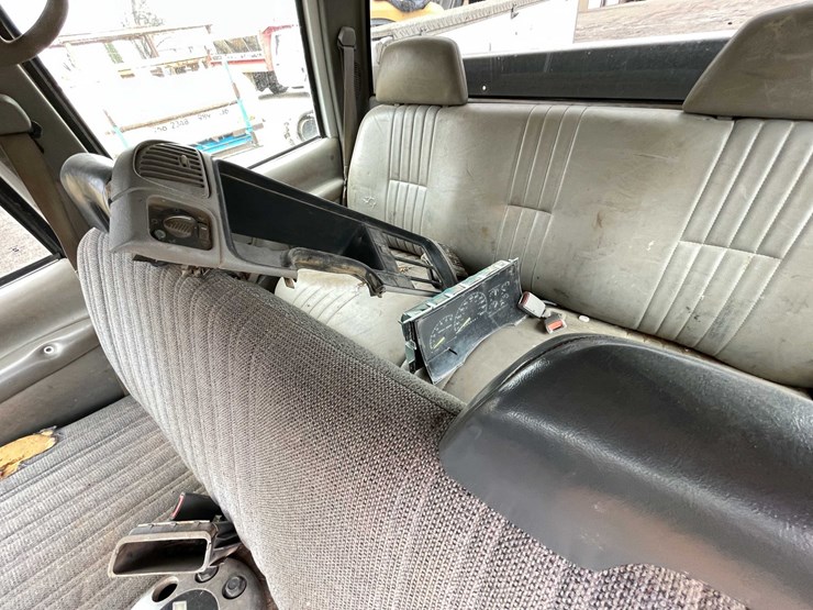 1998-chevrolet-3500-image-36