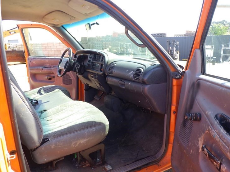 2001-dodge-3500-image-6