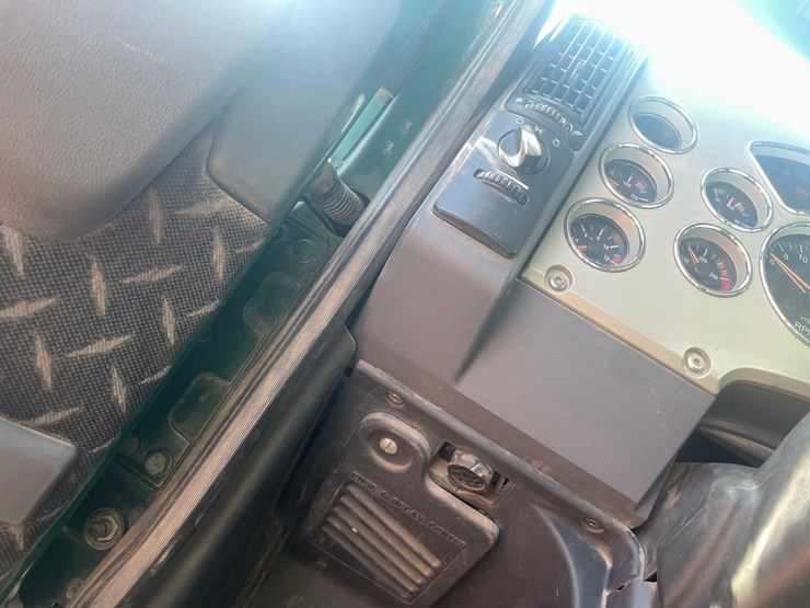 2013-mack-granite-104fr-image-94