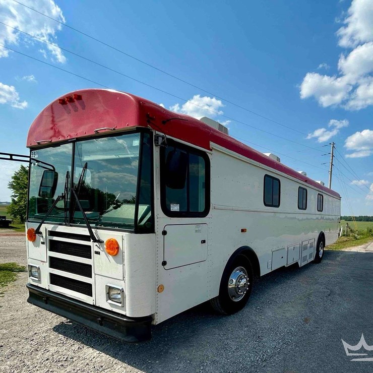 2011 THOMAS SAF-T-LINER