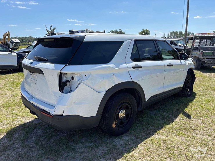 2020-ford-explorer-image-3