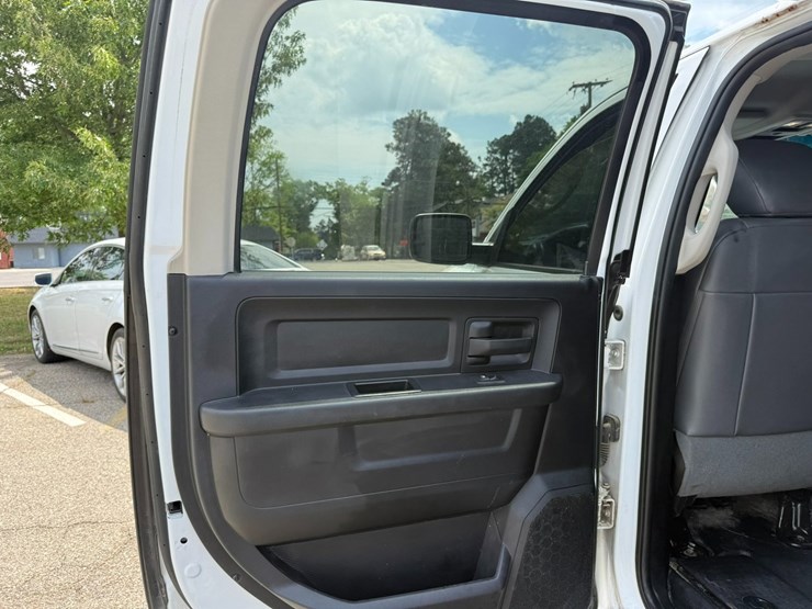 2016-dodge-1500-image-33