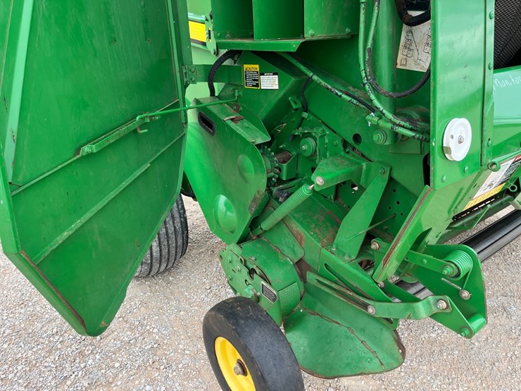 2009-john-deere-568-image-9